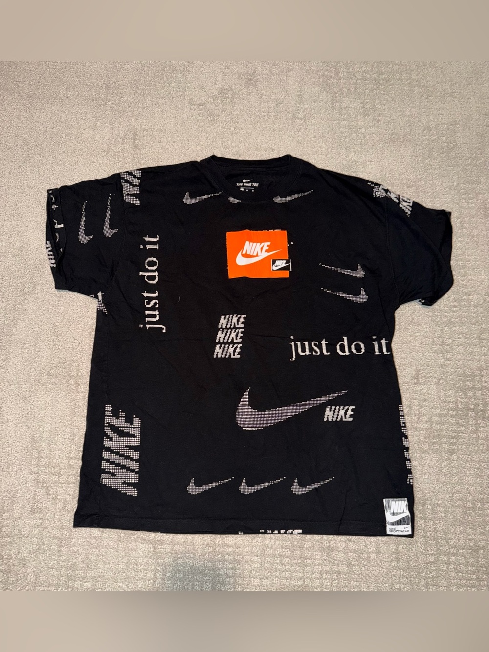 Unisex Nike Sportswear Logo Shirt Size XL